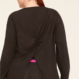 Livi Active Black Long-Sleeve Twist-Back Top